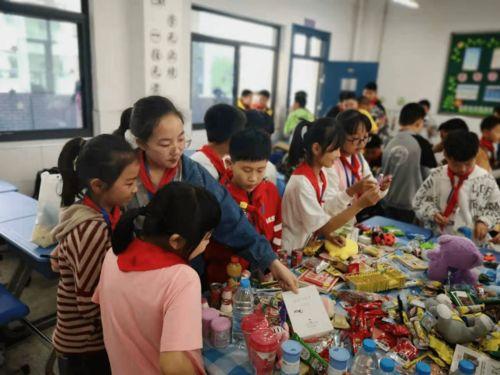 近期热门吃瓜事件学校,揭秘近期热门吃瓜事件背后的真相