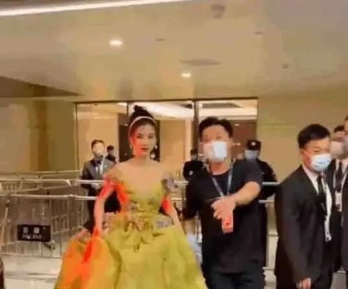 吃大瓜豪门夫人又爆料,吃瓜群众围观大瓜盛宴