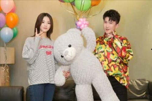 娱乐圈吃瓜拼图,吃瓜群众眼中的明星幕后故事